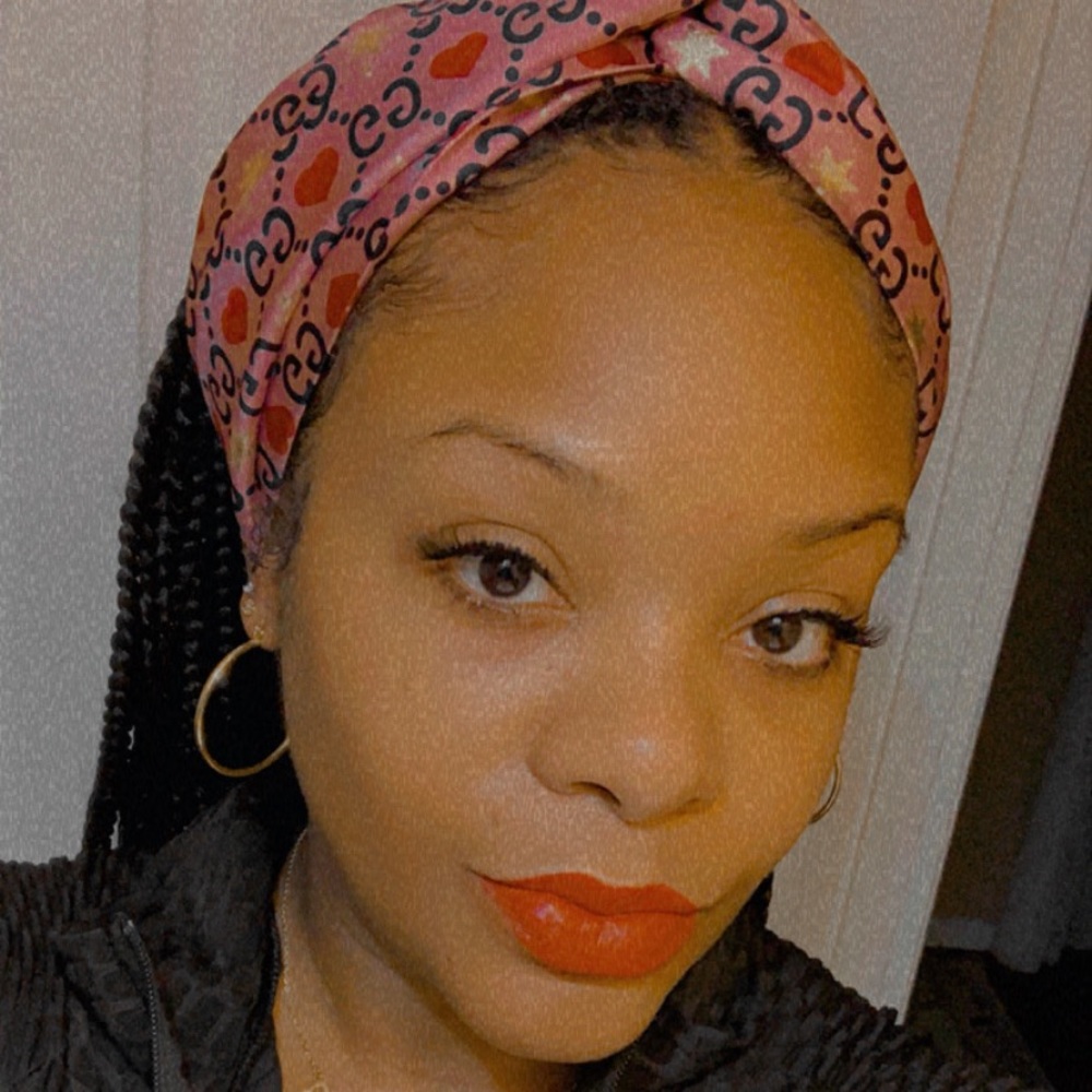 Meet your Posher, Latoya